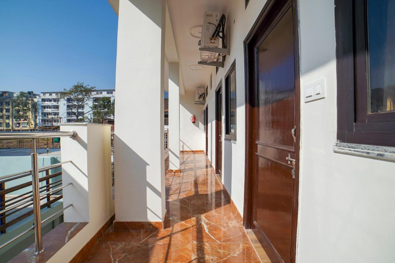 Oyo 67163 Anantham Residency Hotell Narendra Nagar Eksteriør bilde