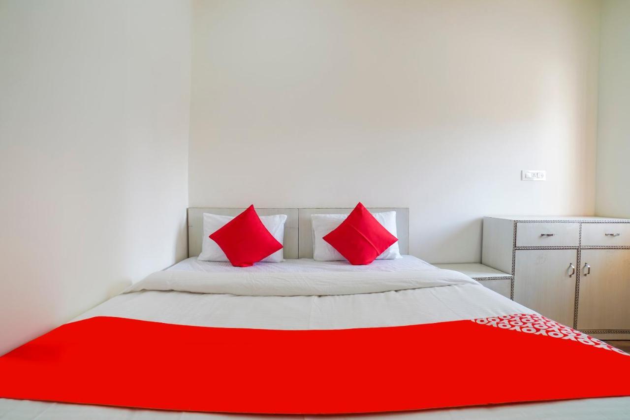 Oyo 67163 Anantham Residency Hotell Narendra Nagar Eksteriør bilde