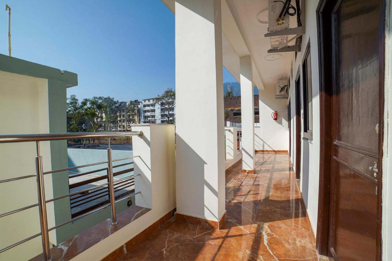 Oyo 67163 Anantham Residency Hotell Narendra Nagar Eksteriør bilde