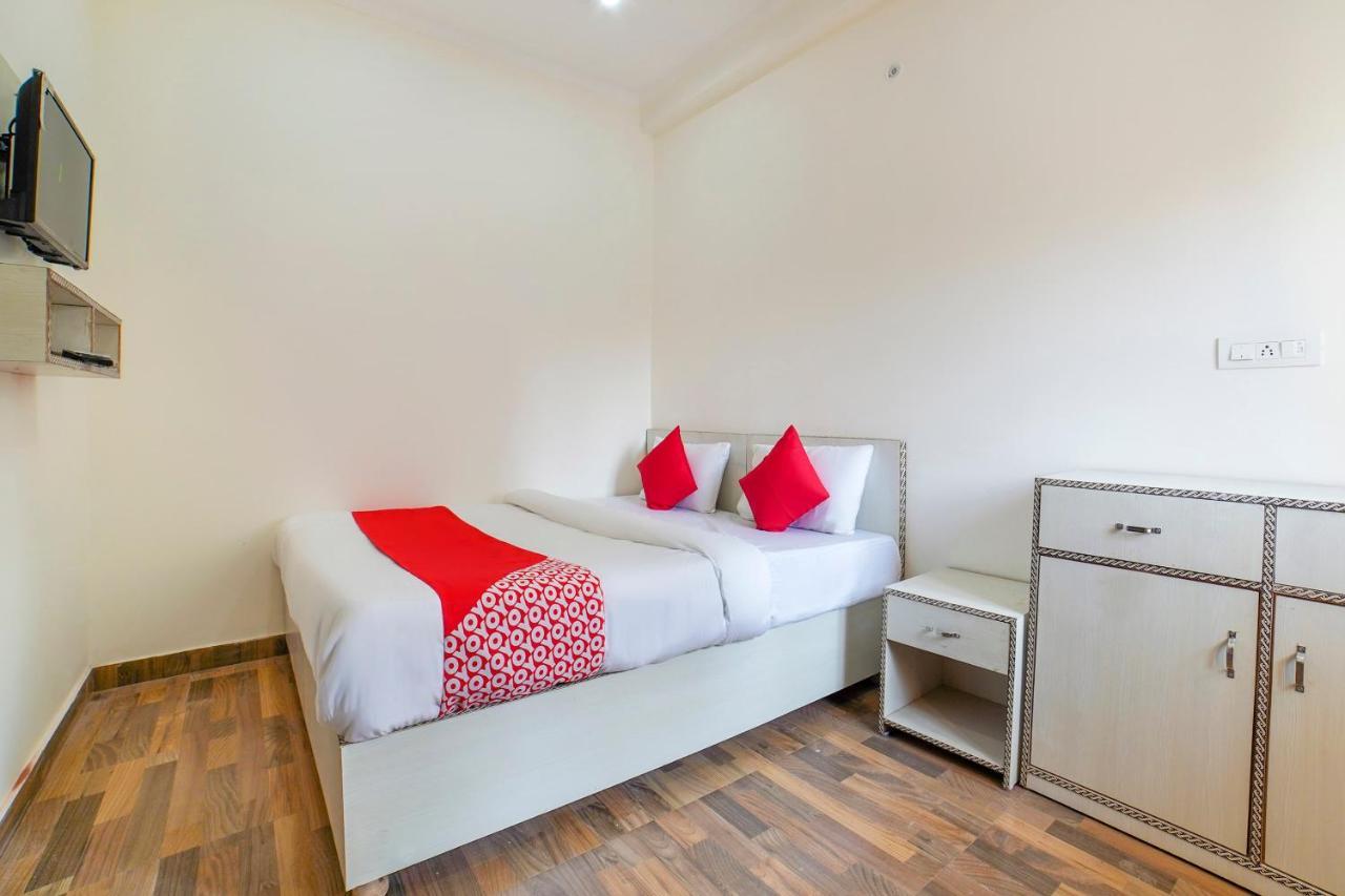 Oyo 67163 Anantham Residency Hotell Narendra Nagar Eksteriør bilde