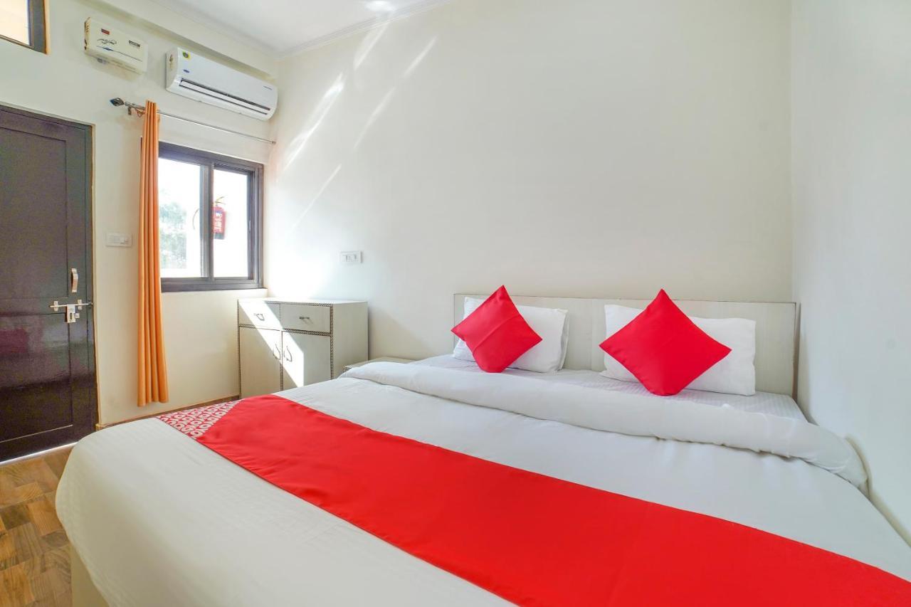 Oyo 67163 Anantham Residency Hotell Narendra Nagar Eksteriør bilde